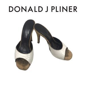 Donald J Pliner Sandals. Sz 6.5M
